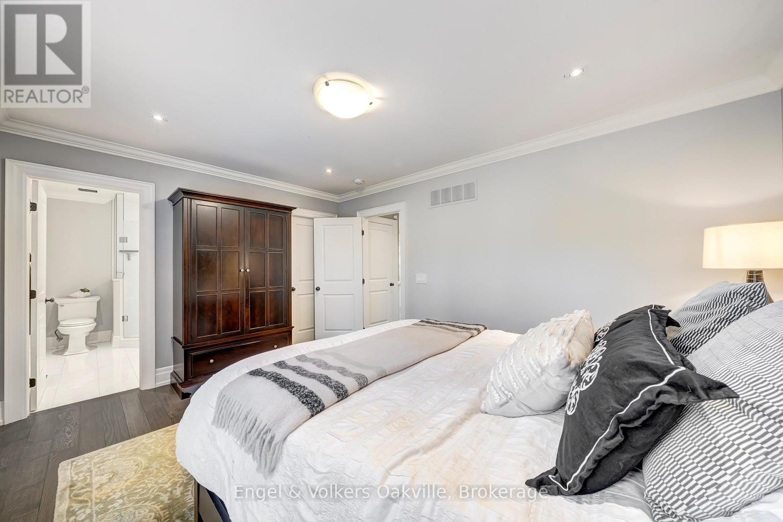 1378 Langdale Crescent, Oakville, Ontario  L6H 2K8 - Photo 18 - W12571766