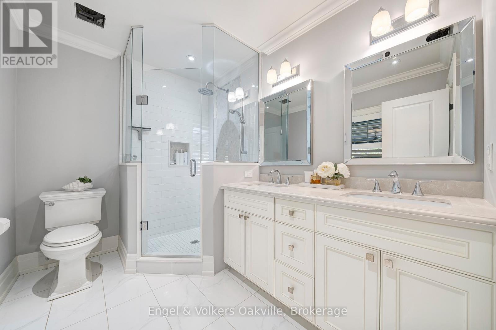 1378 Langdale Crescent, Oakville, Ontario  L6H 2K8 - Photo 19 - W12571766