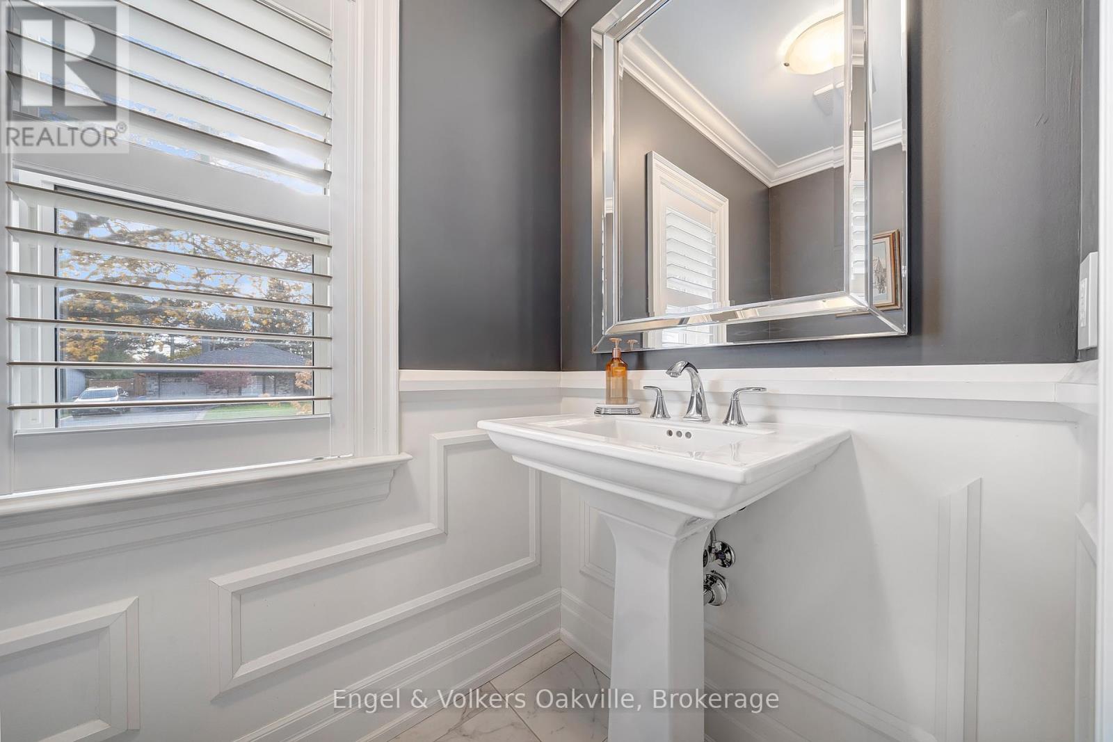 1378 Langdale Crescent, Oakville, Ontario  L6H 2K8 - Photo 21 - W12571766