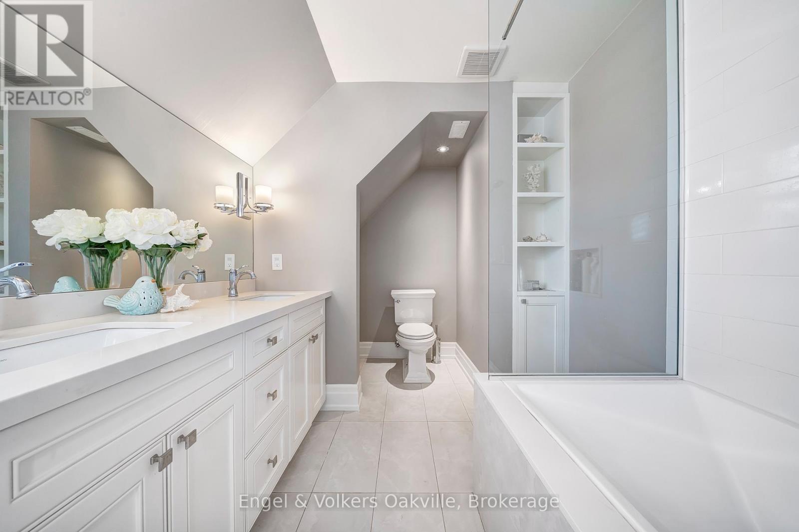 1378 Langdale Crescent, Oakville, Ontario  L6H 2K8 - Photo 26 - W12571766