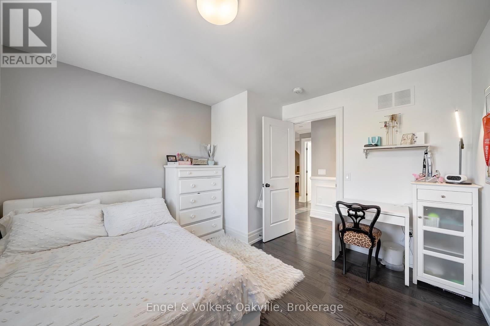 1378 Langdale Crescent, Oakville, Ontario  L6H 2K8 - Photo 27 - W12571766