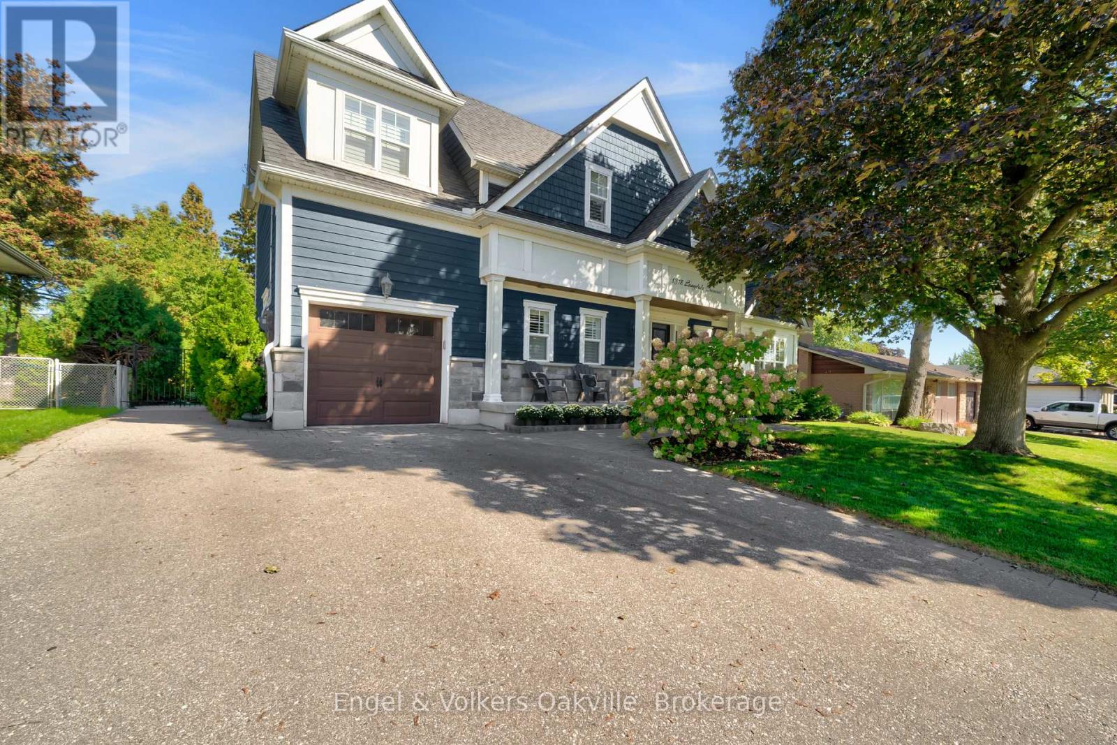 1378 Langdale Crescent, Oakville, Ontario  L6H 2K8 - Photo 3 - W12571766