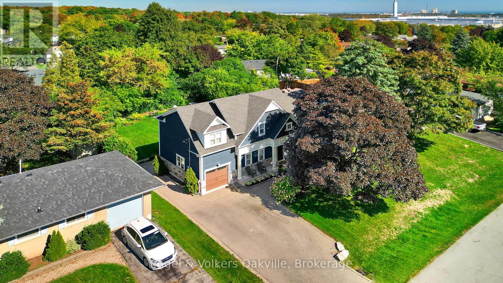 1378 Langdale Crescent, Oakville, Ontario  L6H 2K8 - Photo 4 - W12571766