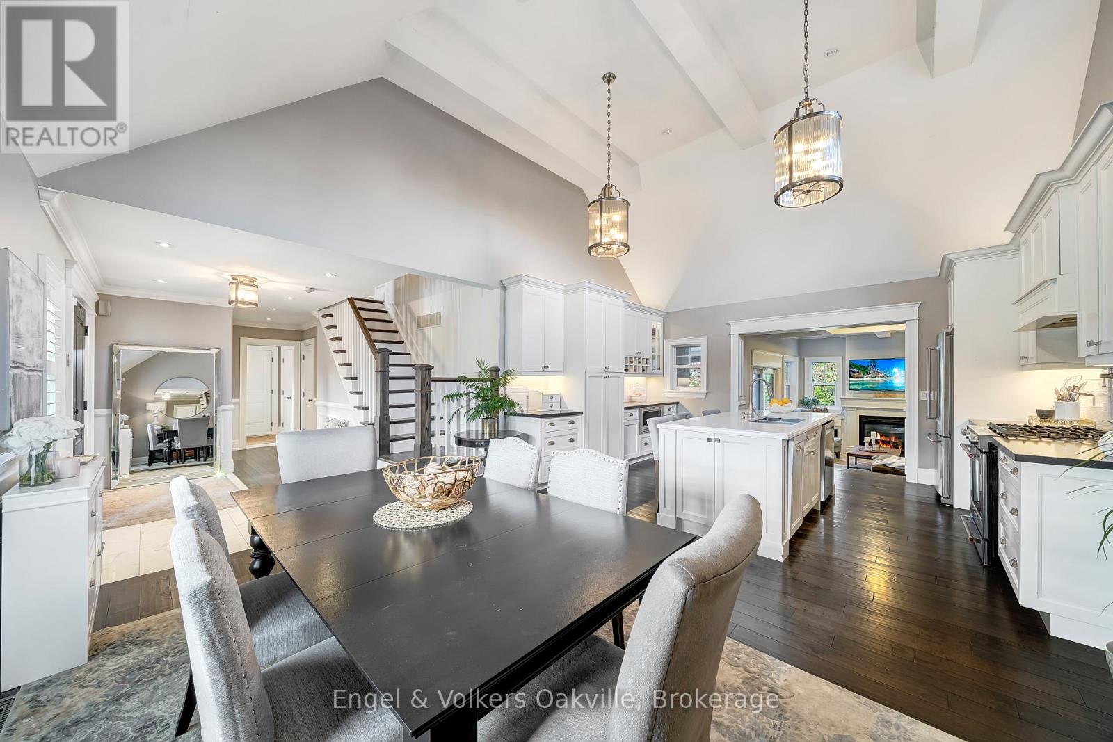 1378 Langdale Crescent, Oakville, Ontario  L6H 2K8 - Photo 6 - W12571766