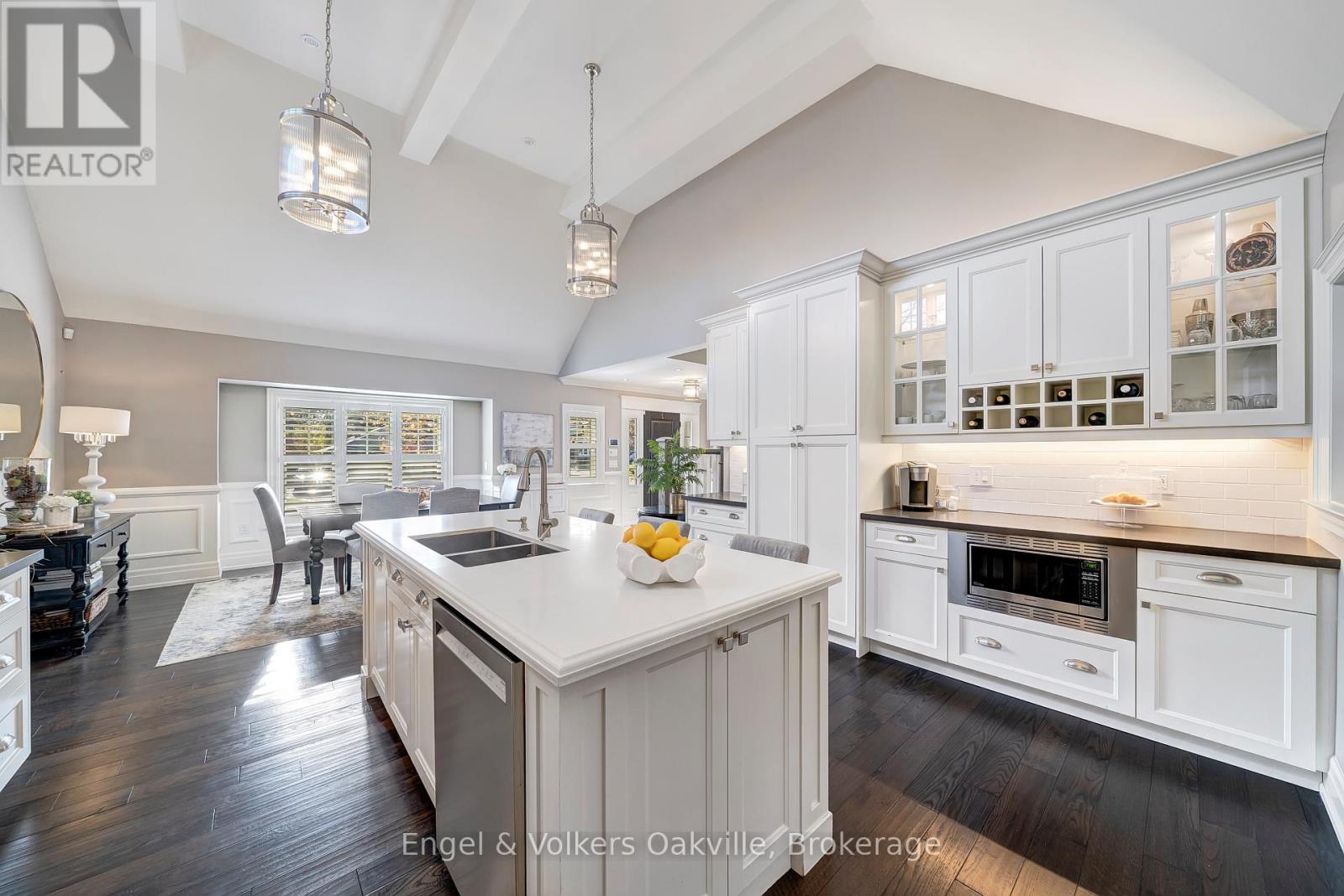 1378 Langdale Crescent, Oakville, Ontario  L6H 2K8 - Photo 9 - W12571766