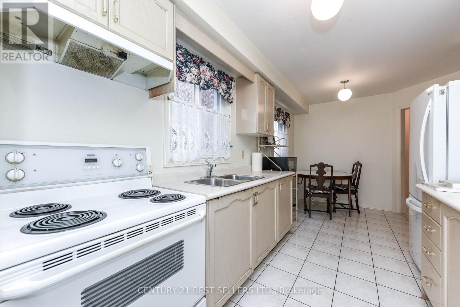 5439 Antrex Crescent, Mississauga, Ontario  L4Z 3T7 - Photo 5 - W12567268