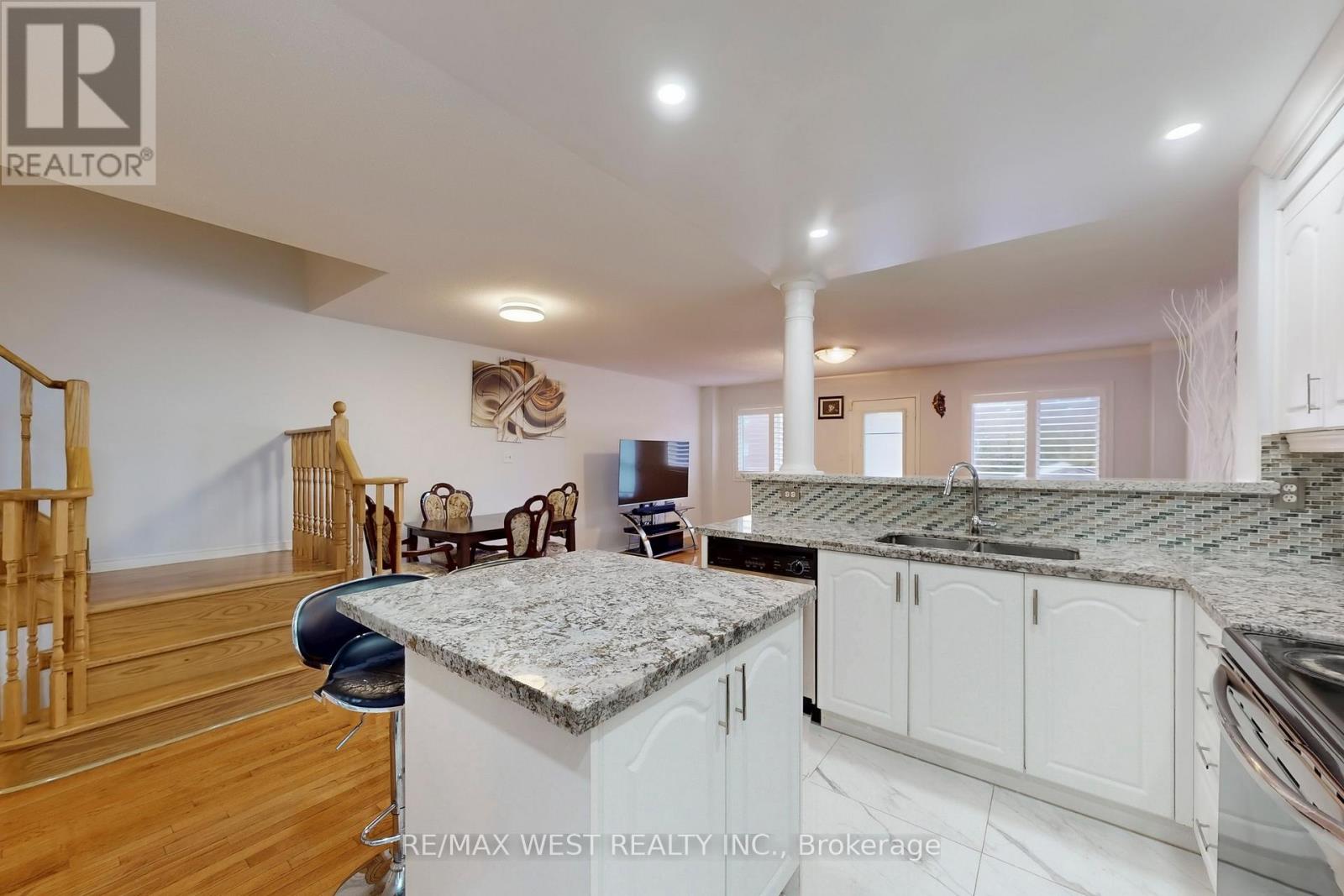 40 San Gabriele Avenue, Toronto, Ontario  M9L 3A4 - Photo 14 - W12571600