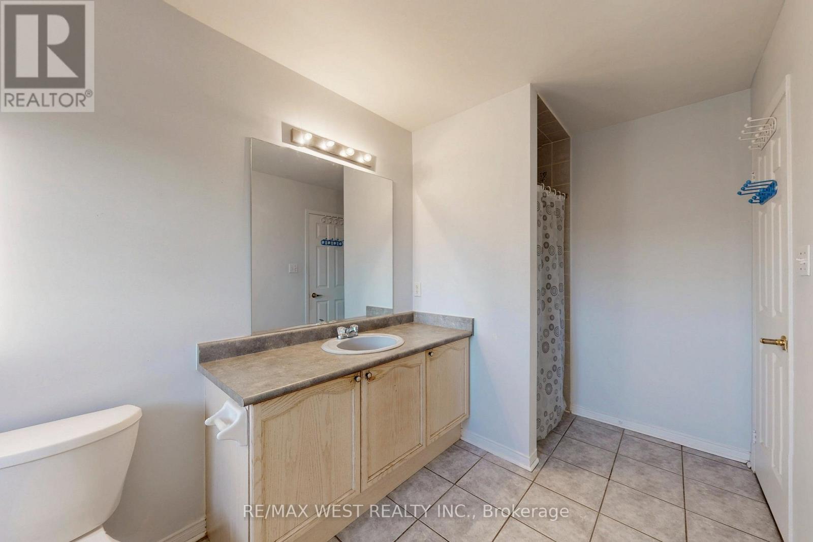 40 San Gabriele Avenue, Toronto, Ontario  M9L 3A4 - Photo 28 - W12571600