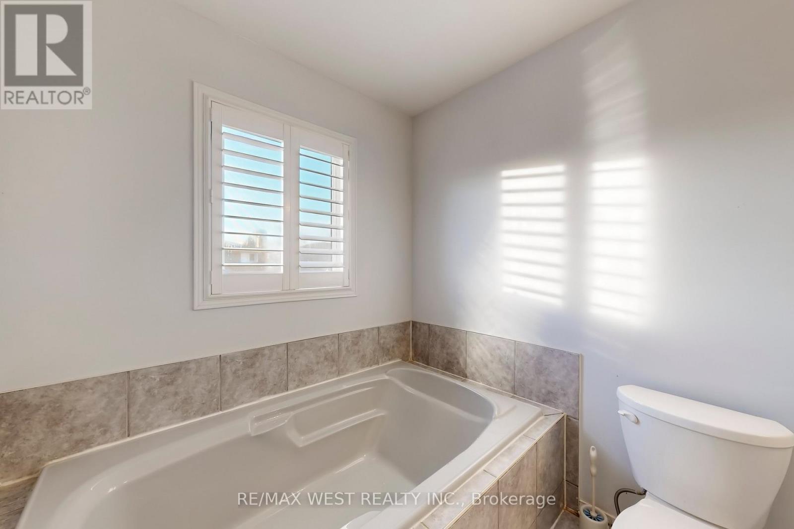 40 San Gabriele Avenue, Toronto, Ontario  M9L 3A4 - Photo 29 - W12571600