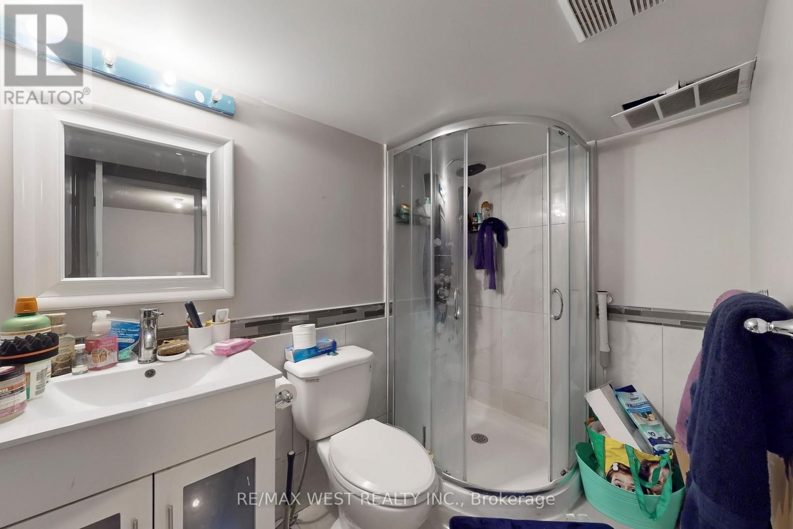 40 San Gabriele Avenue, Toronto, Ontario  M9L 3A4 - Photo 43 - W12571600