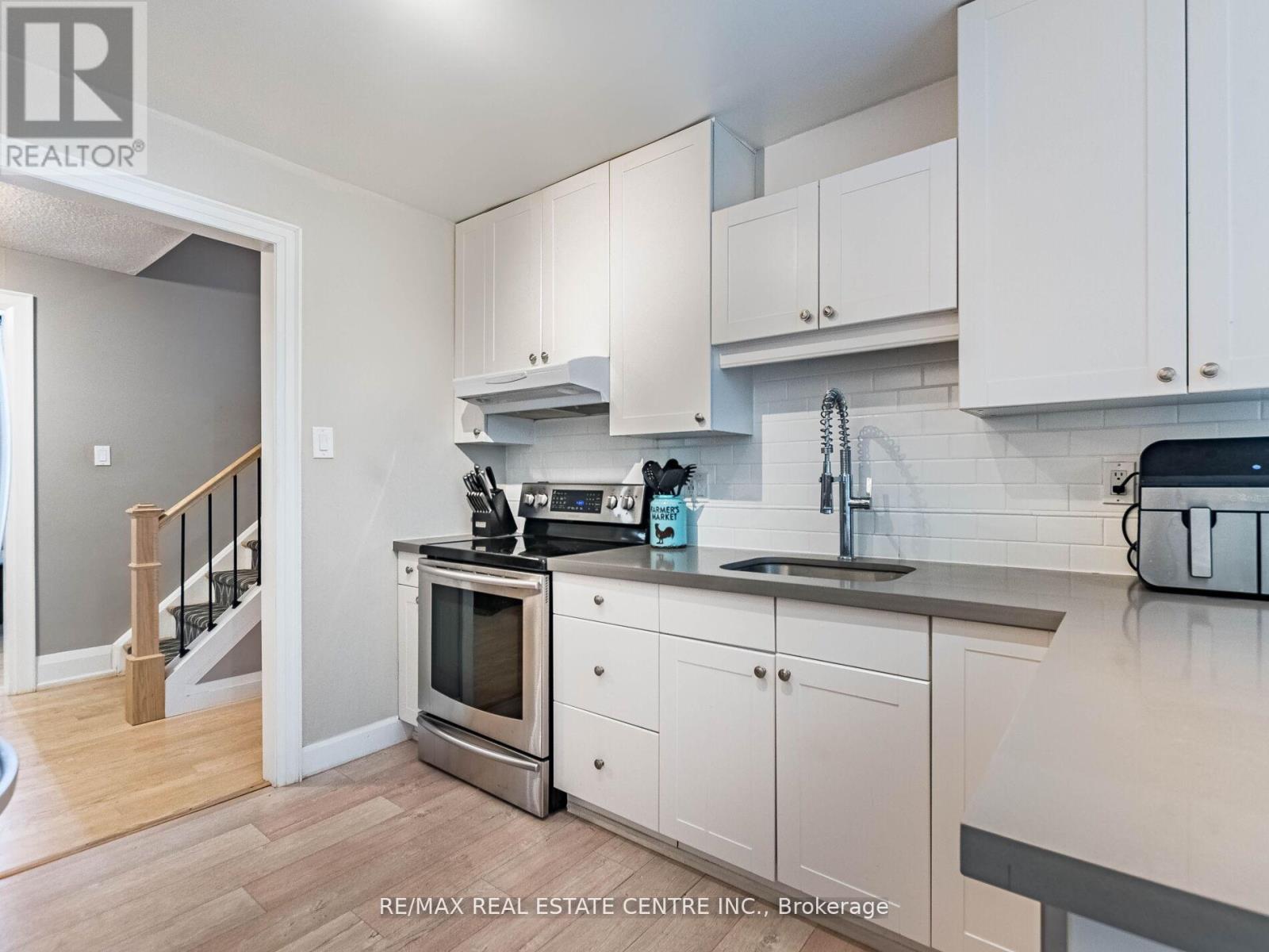 678 Harrison Road, Milton, Ontario  L9T 4S9 - Photo 11 - W12571662