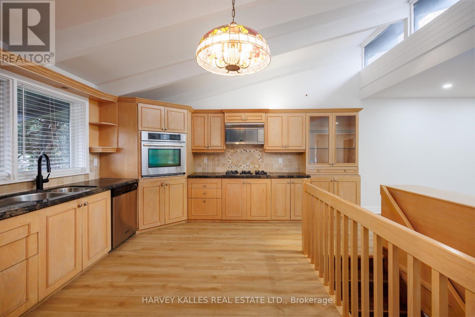 19 Blair Athol Crescent, Toronto, Ontario  M9A 1X6 - Photo 10 - W12571718