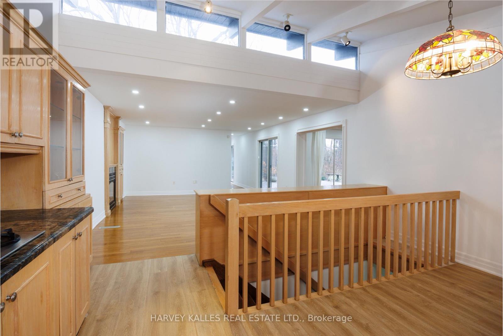 19 Blair Athol Crescent, Toronto, Ontario  M9A 1X6 - Photo 11 - W12571718