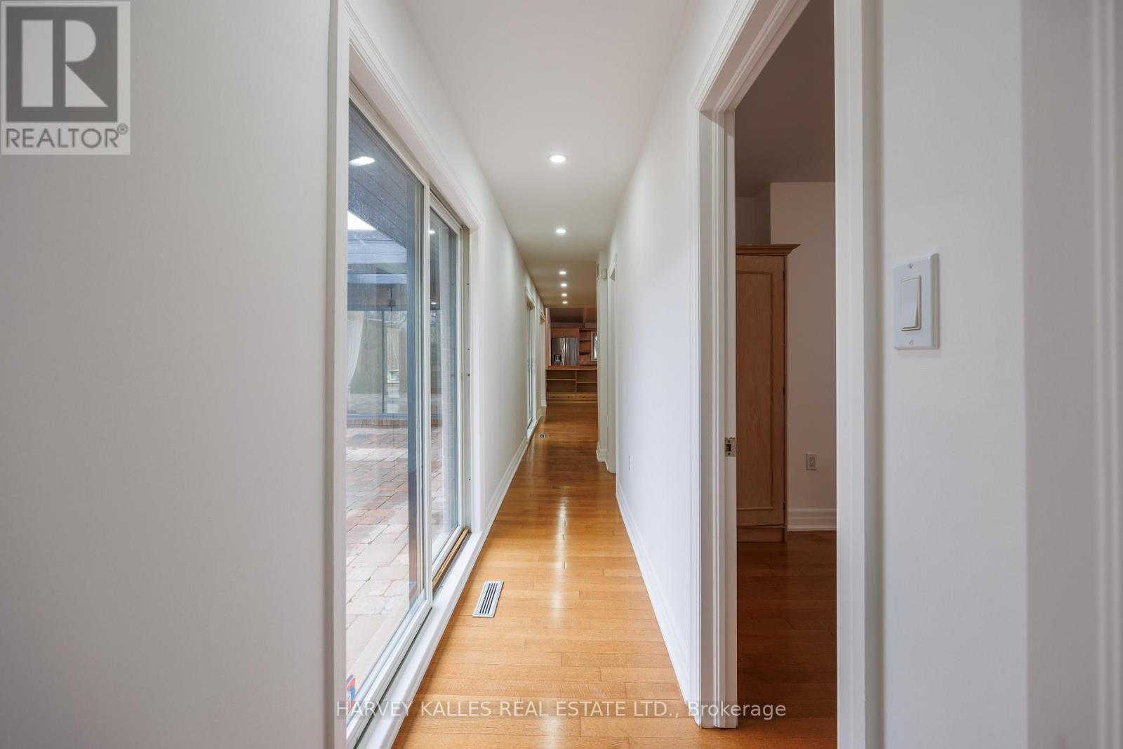 19 Blair Athol Crescent, Toronto, Ontario  M9A 1X6 - Photo 35 - W12571718