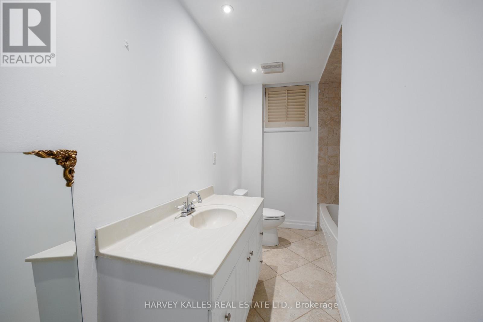 19 Blair Athol Crescent, Toronto, Ontario  M9A 1X6 - Photo 49 - W12571718