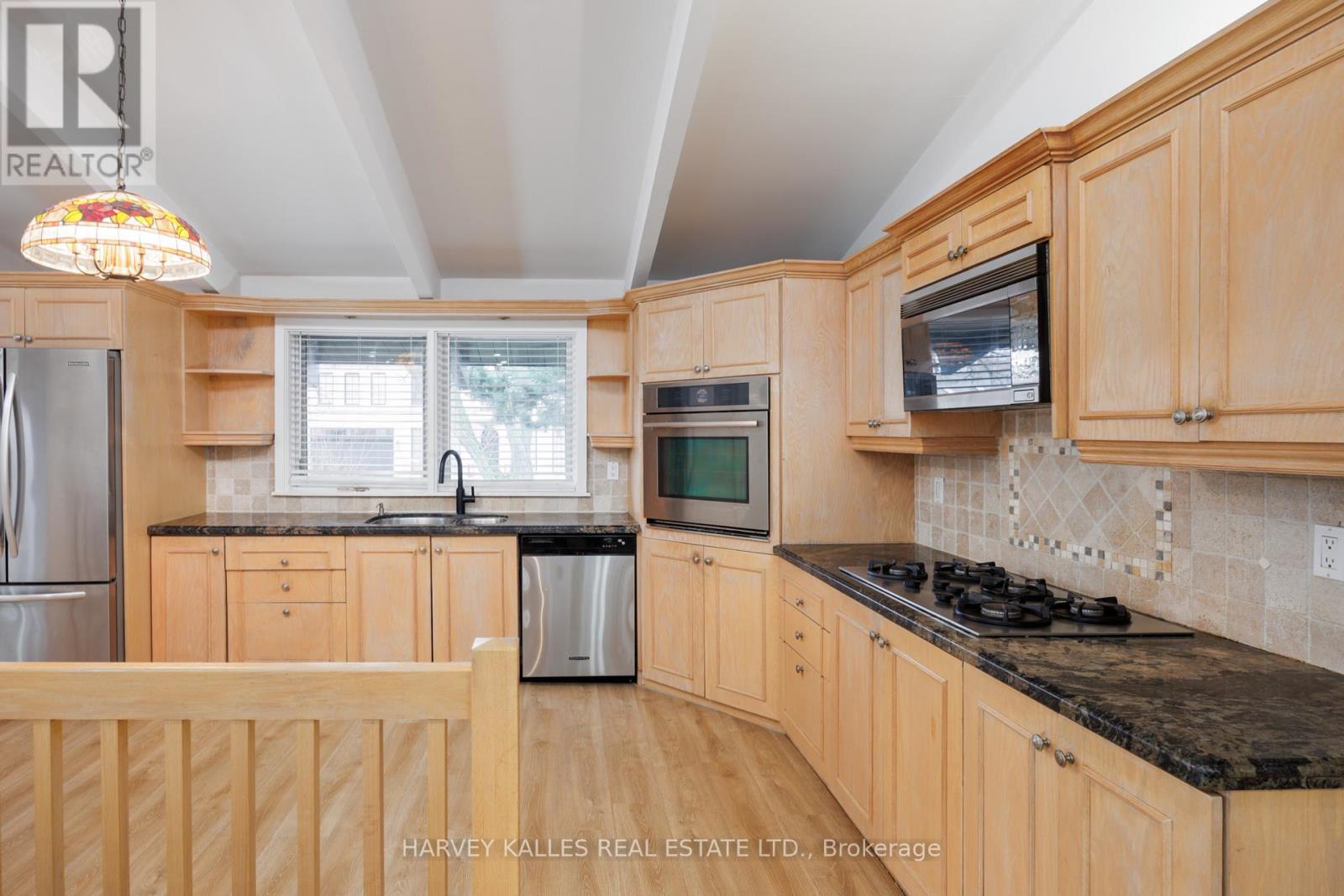 19 Blair Athol Crescent, Toronto, Ontario  M9A 1X6 - Photo 9 - W12571718