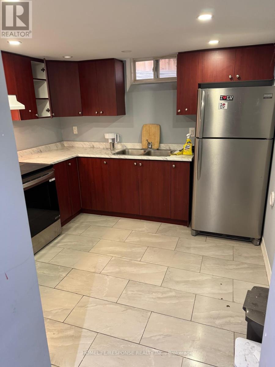 Lower - 1 Dinosaur Street, Brampton, Ontario  L6P 0H7 - Photo 4 - W12571730