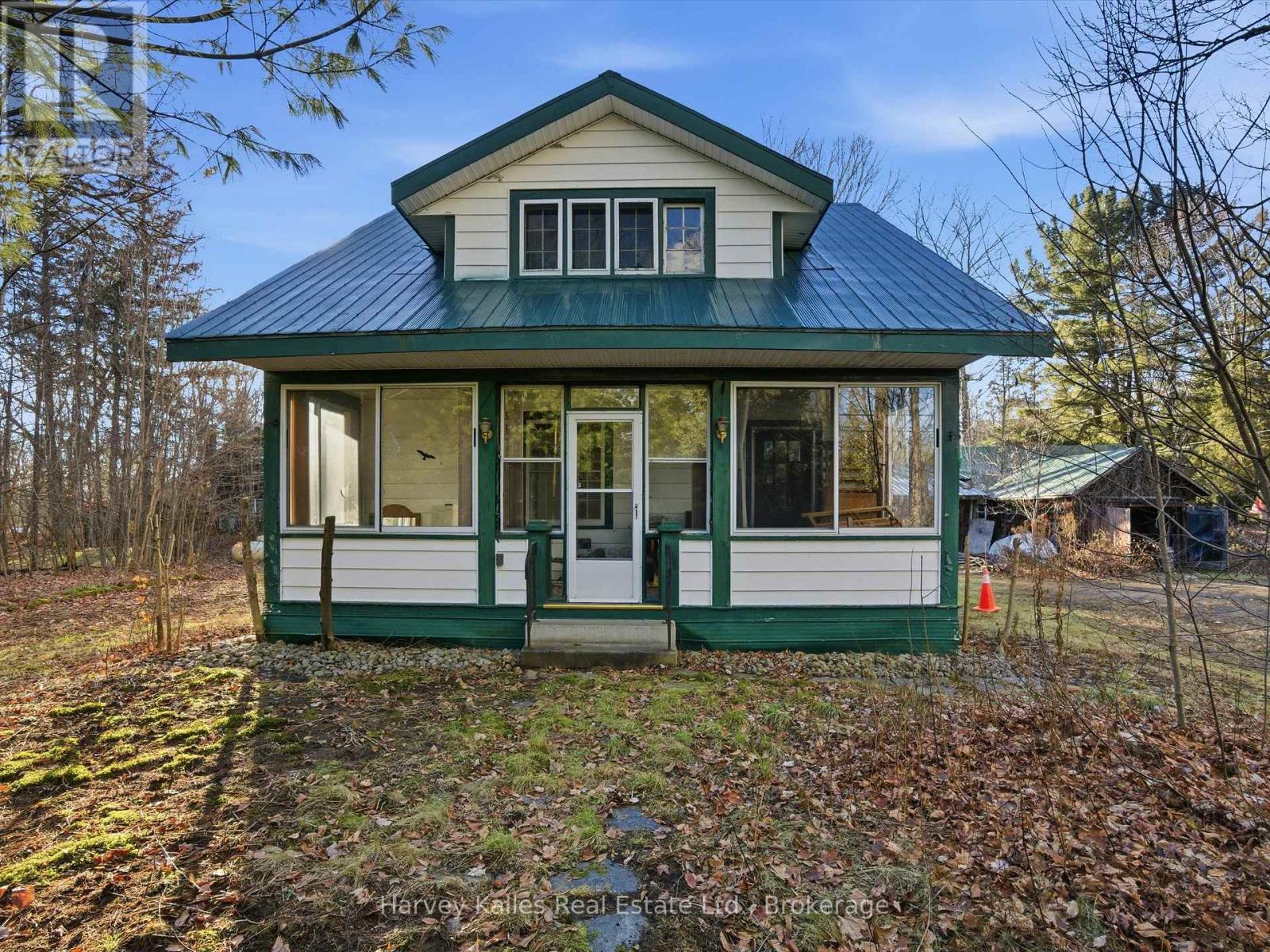 11 Victoria Street W, Seguin, Ontario  P0C 1J0 - Photo 2 - X12571934