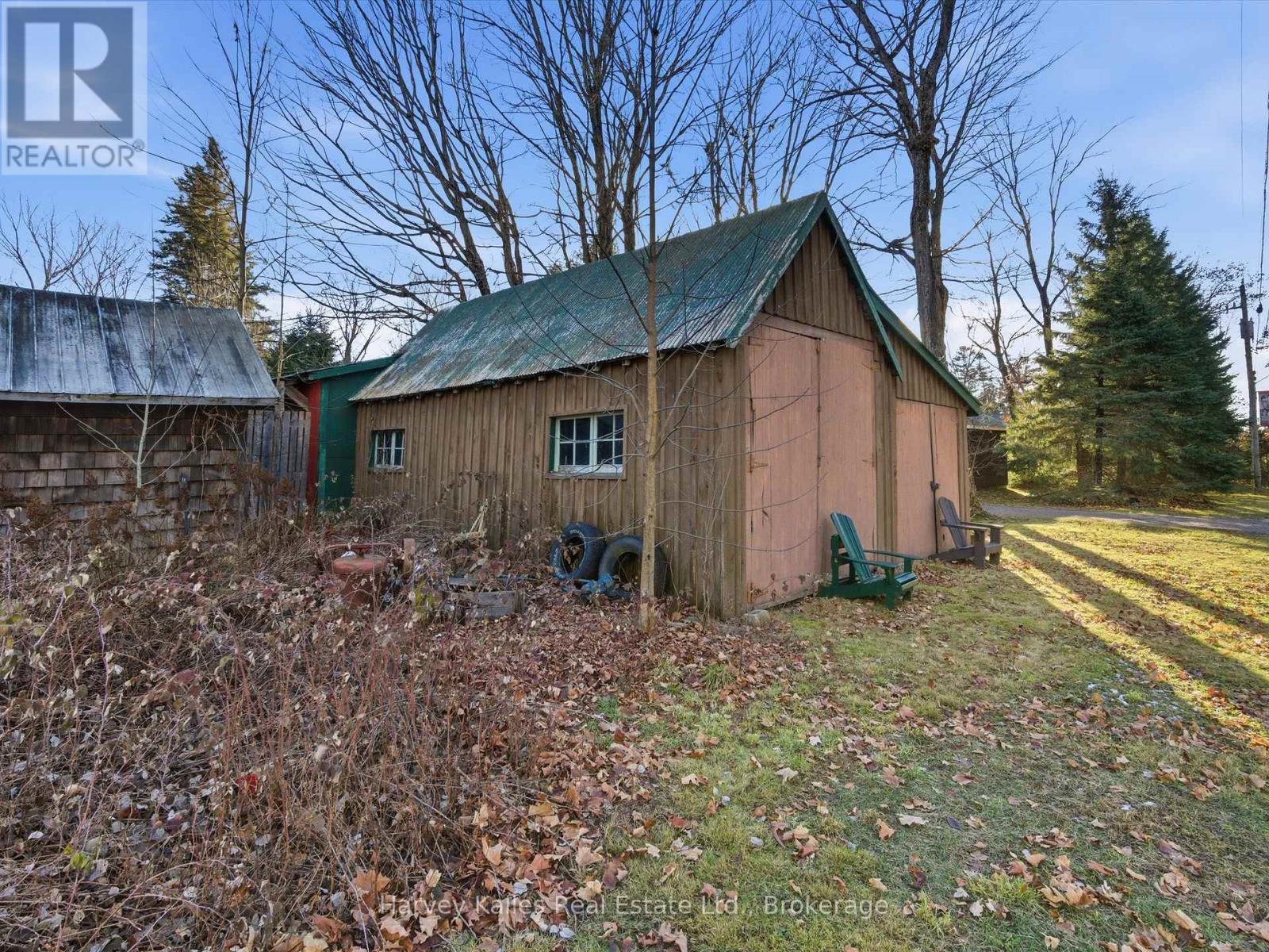 11 Victoria Street W, Seguin, Ontario  P0C 1J0 - Photo 4 - X12571934