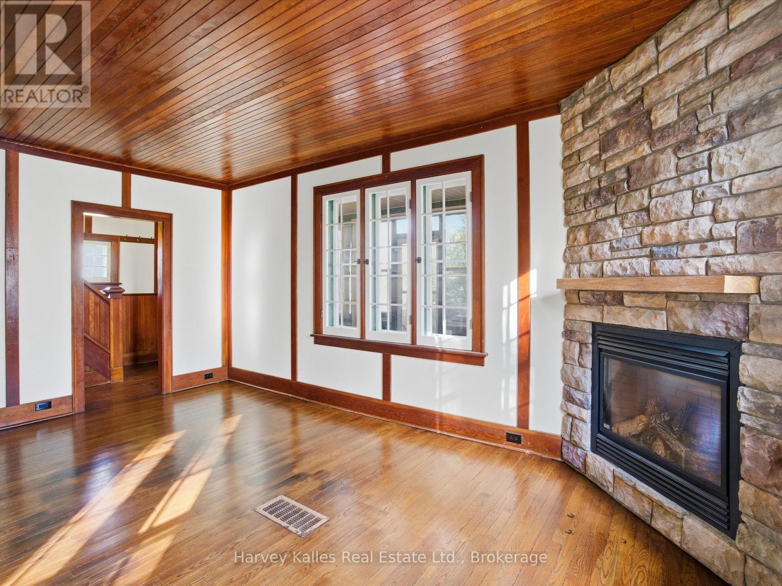 11 Victoria Street W, Seguin, Ontario  P0C 1J0 - Photo 5 - X12571934