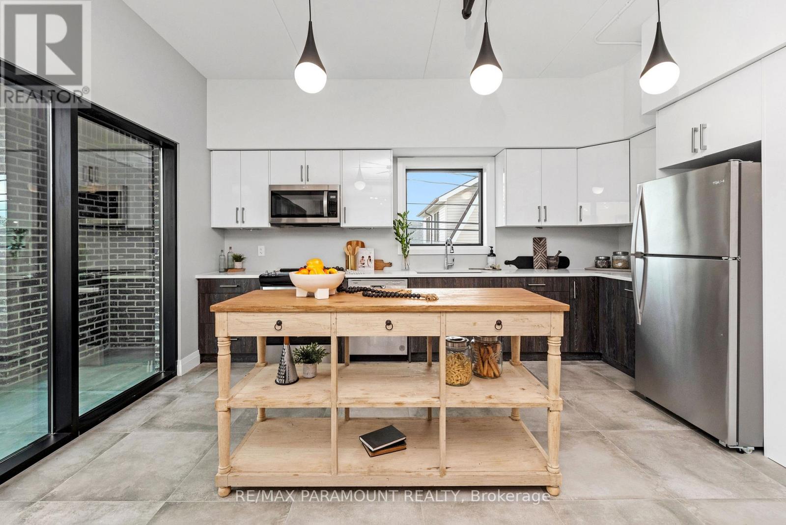 404 - 781 Erie Street, Windsor, Ontario  N9A 3Y3 - Photo 3 - X12571586