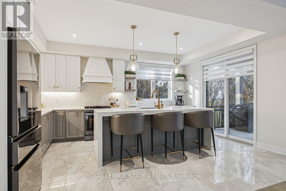 47 Cielo Court, Hamilton, Ontario  L9B 0J1 - Photo 8 - X12571646