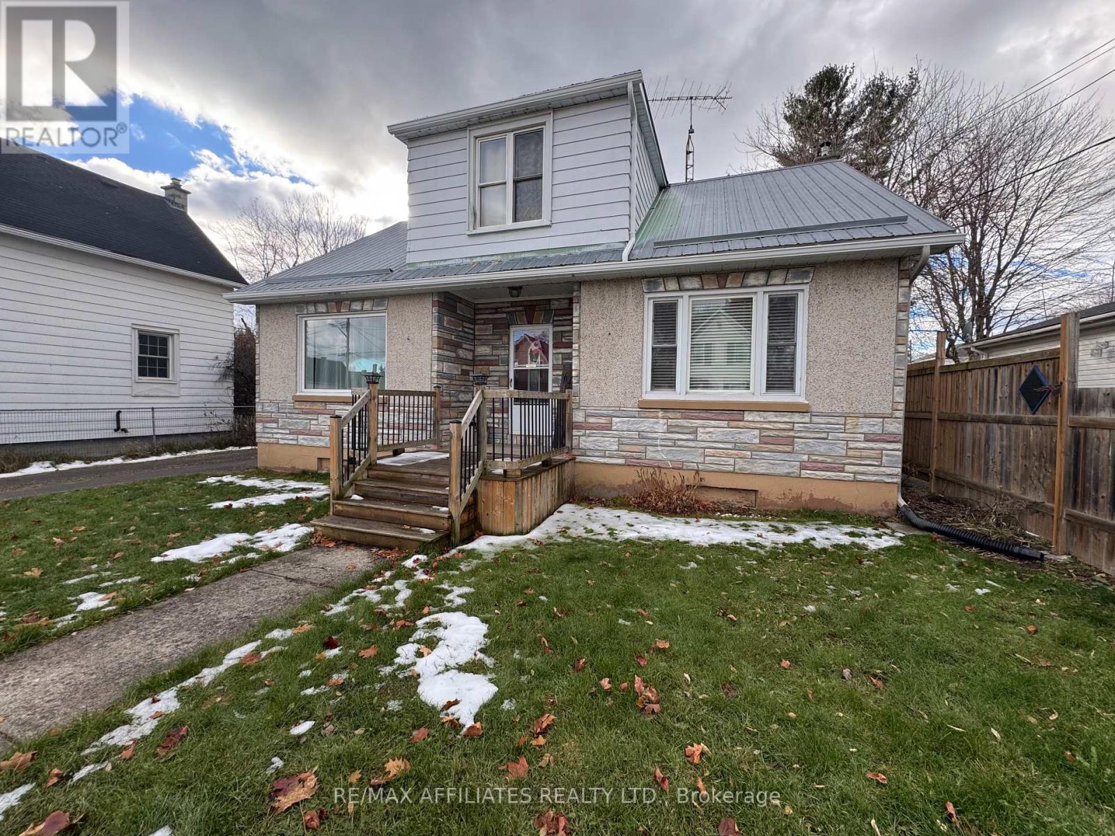 642 East Street, Edwardsburgh/cardinal, Ontario  K0E 1E0 - Photo 2 - X12557074