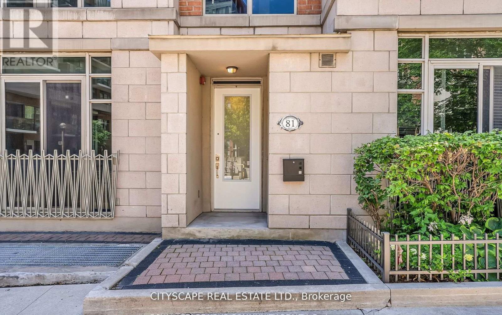 Th 7 - 81 Sloping Sky Mews, Toronto, Ontario  M5V 1P4 - Photo 3 - C12571768