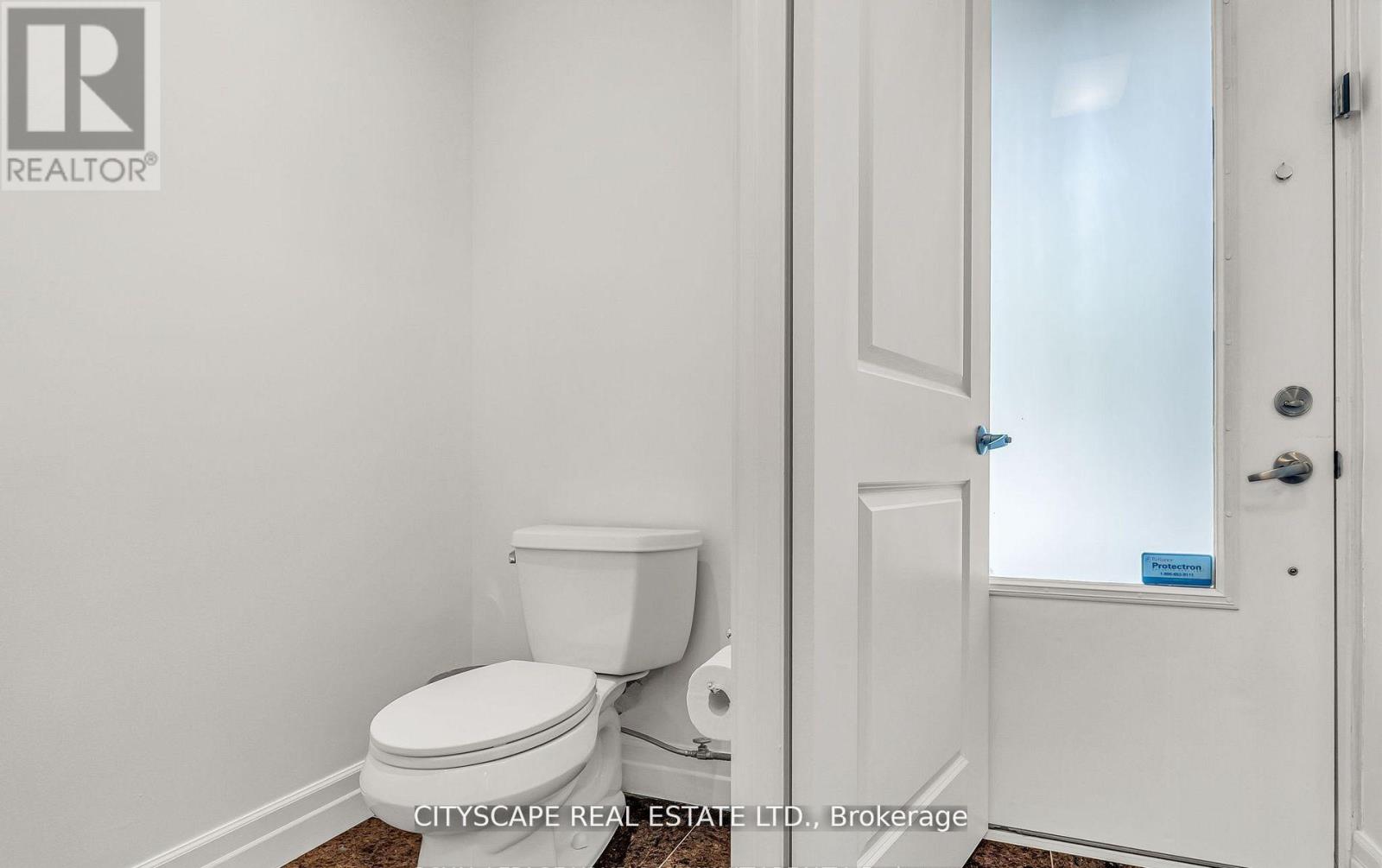 Th 7 - 81 Sloping Sky Mews, Toronto, Ontario  M5V 1P4 - Photo 6 - C12571768