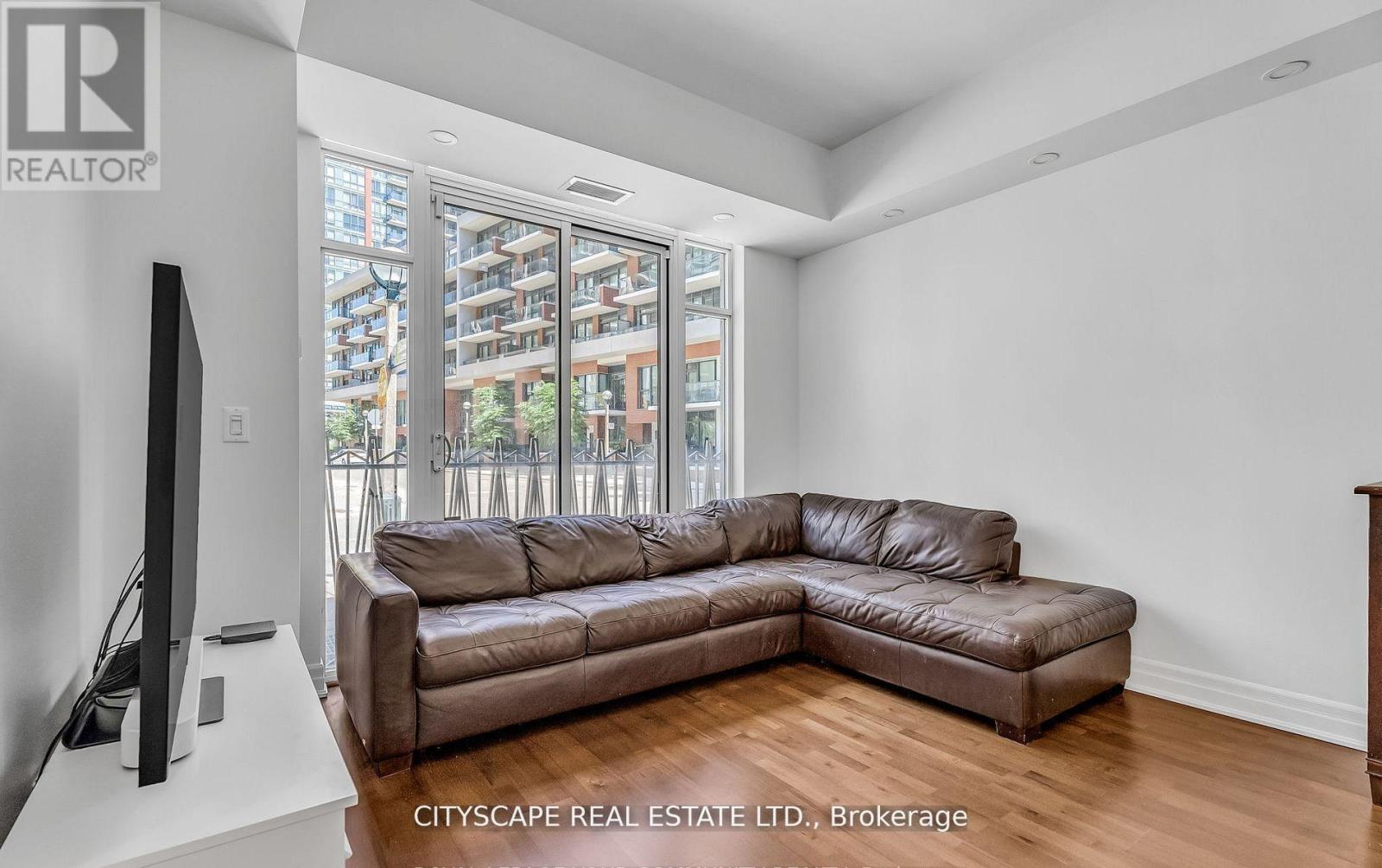 Th 7 - 81 Sloping Sky Mews, Toronto, Ontario  M5V 1P4 - Photo 8 - C12571768