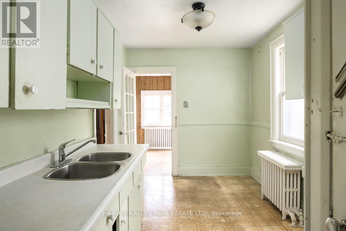 236 Greer Road, Toronto, Ontario M5M 3N7 - Photo 11 - C12571834