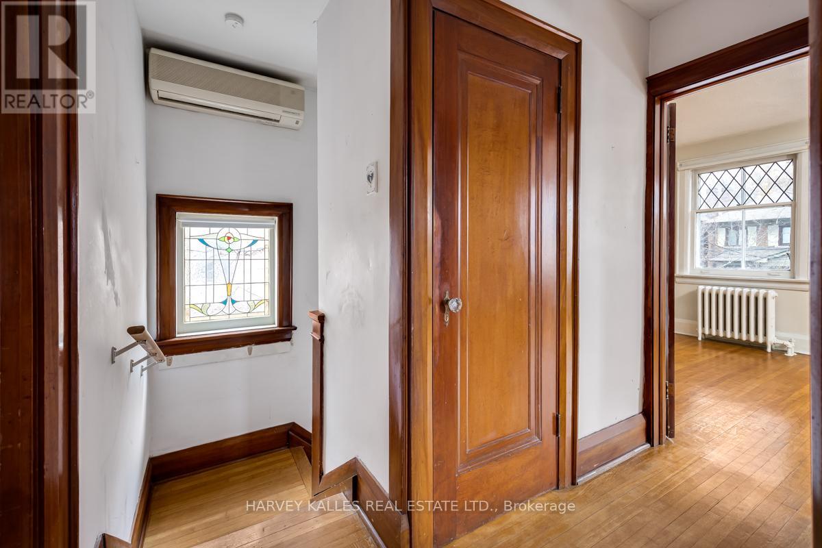 236 Greer Road, Toronto, Ontario M5M 3N7 - Photo 14 - C12571834