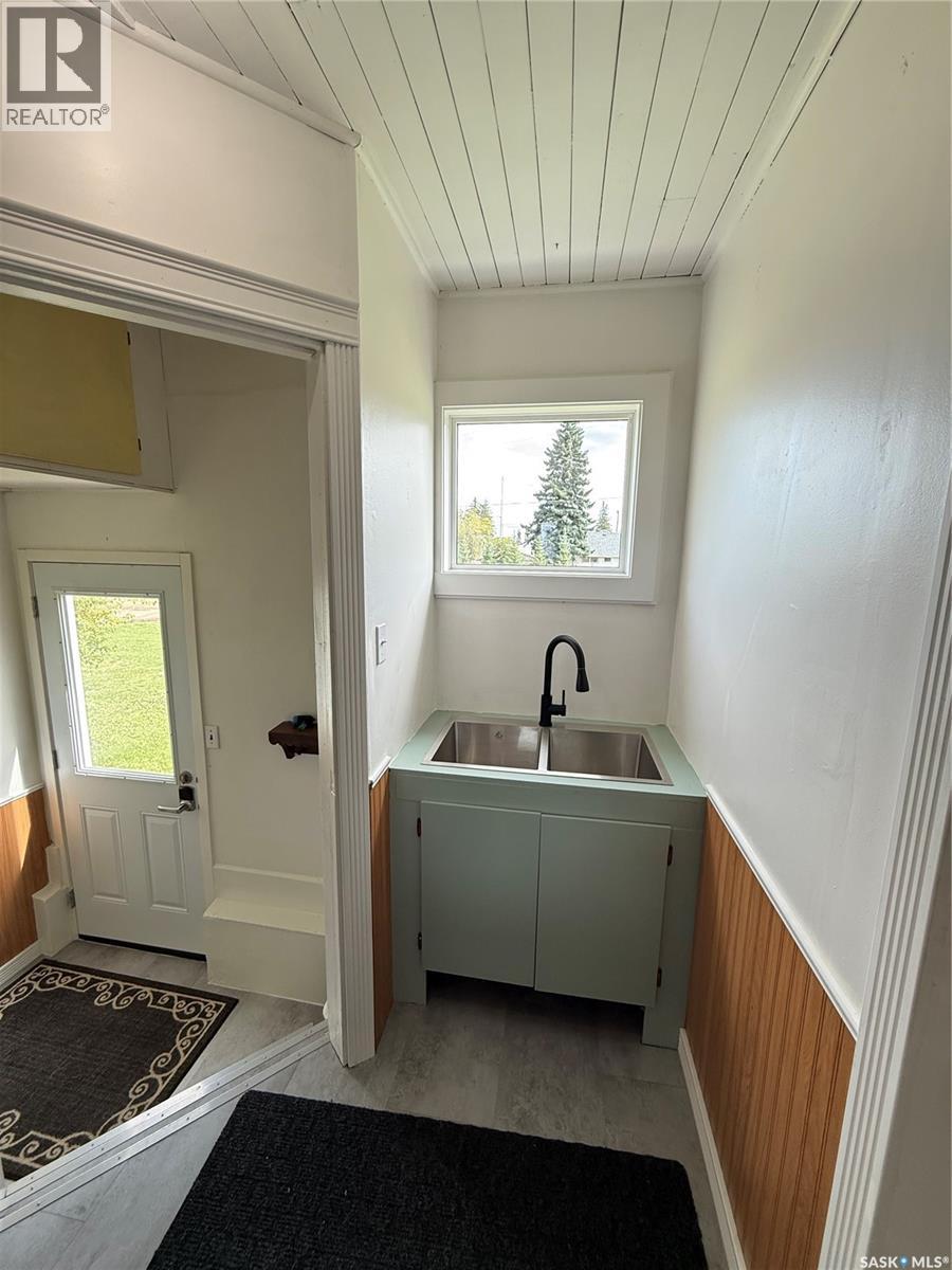 307 1st Avenue, St. Walburg, Saskatchewan  S0M 2T0 - Photo 3 - SK024605