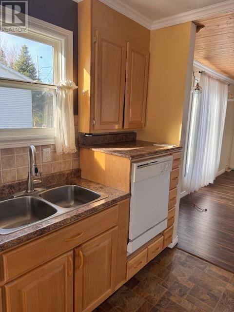 34 Legion Road, Eastport, Newfoundland & Labrador   - Photo 8 - 1292849