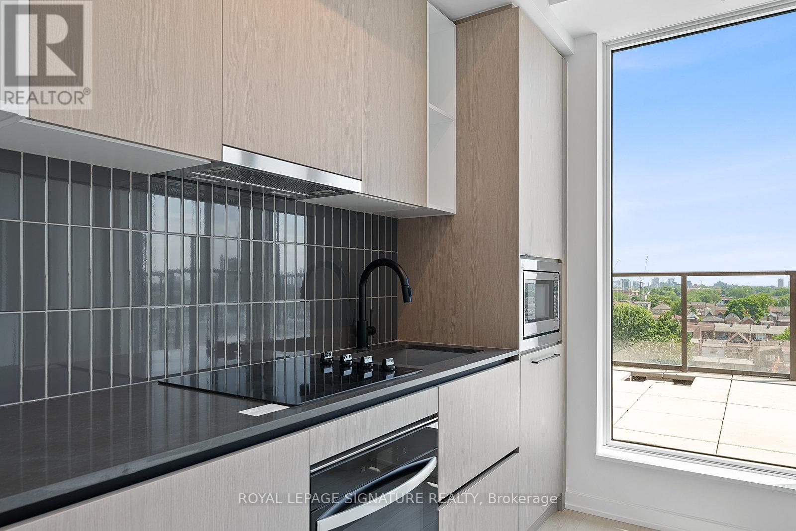 601 - 10 Graphophone Grove, Toronto, Ontario M6H 0E5 - Photo 10 - W12557954