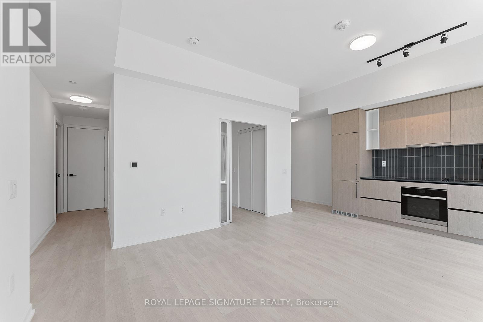 601 - 10 Graphophone Grove, Toronto, Ontario M6H 0E5 - Photo 6 - W12557954