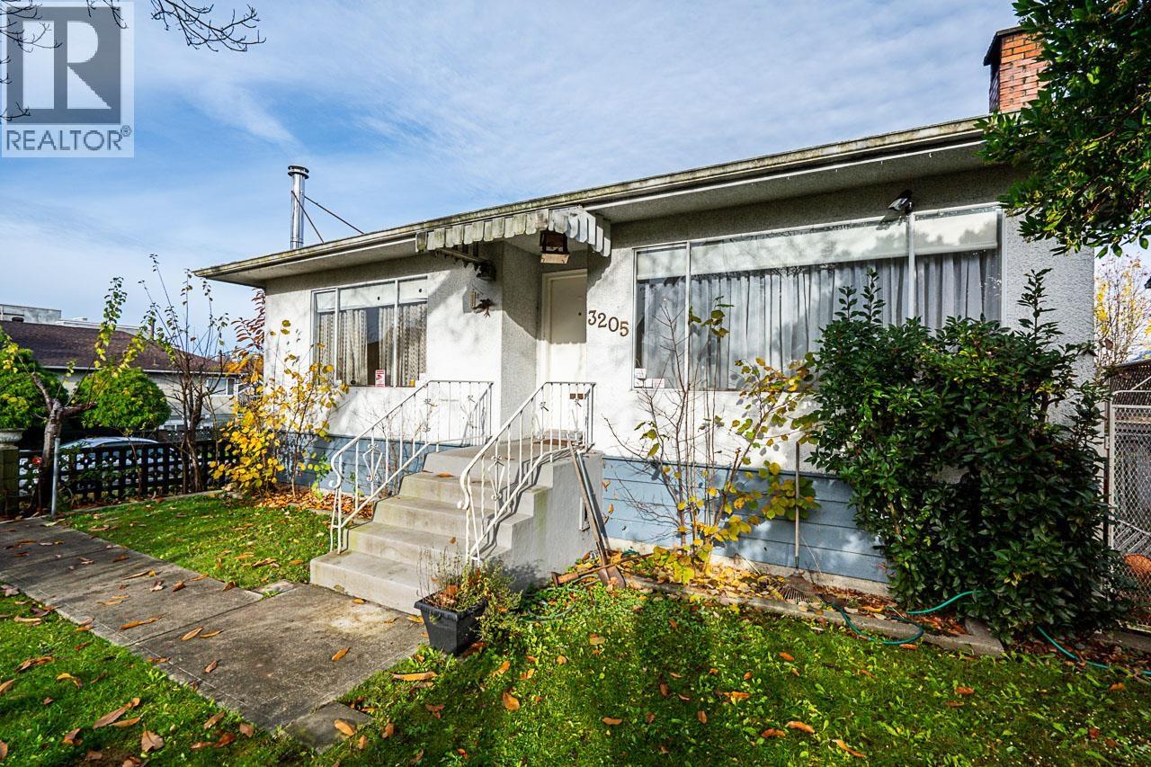 3205 E 3rd Avenue, Vancouver, British Columbia  V5M 1J4 - Photo 3 - R3069175