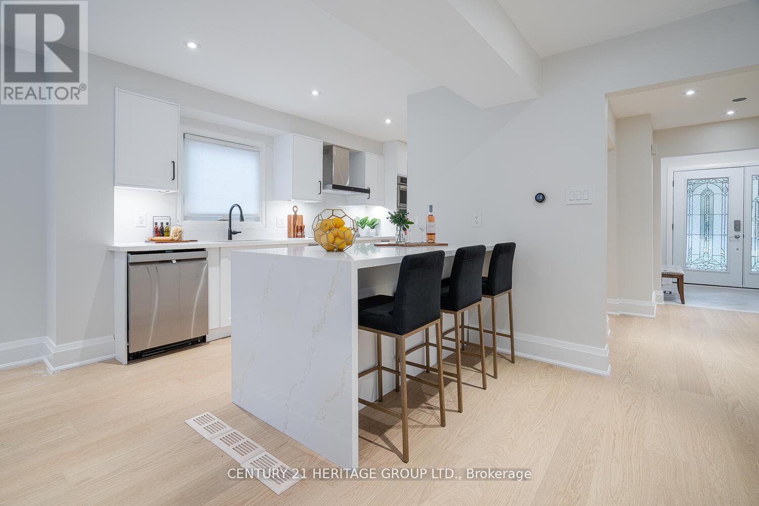 Main - 23 Merrylyn Drive, Richmond Hill, Ontario  L4C 5B1 - Photo 11 - N12571776