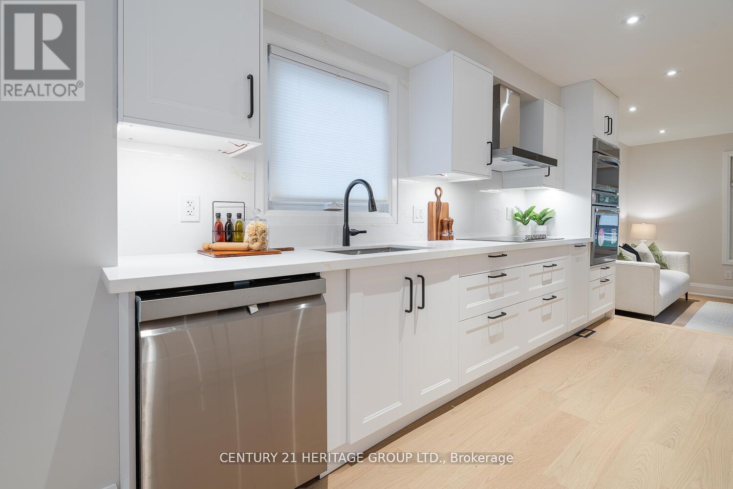 Main - 23 Merrylyn Drive, Richmond Hill, Ontario  L4C 5B1 - Photo 13 - N12571776