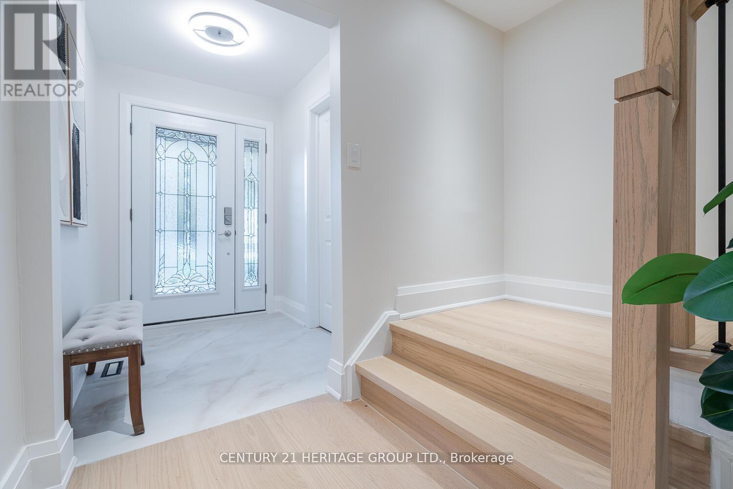 Main - 23 Merrylyn Drive, Richmond Hill, Ontario  L4C 5B1 - Photo 5 - N12571776