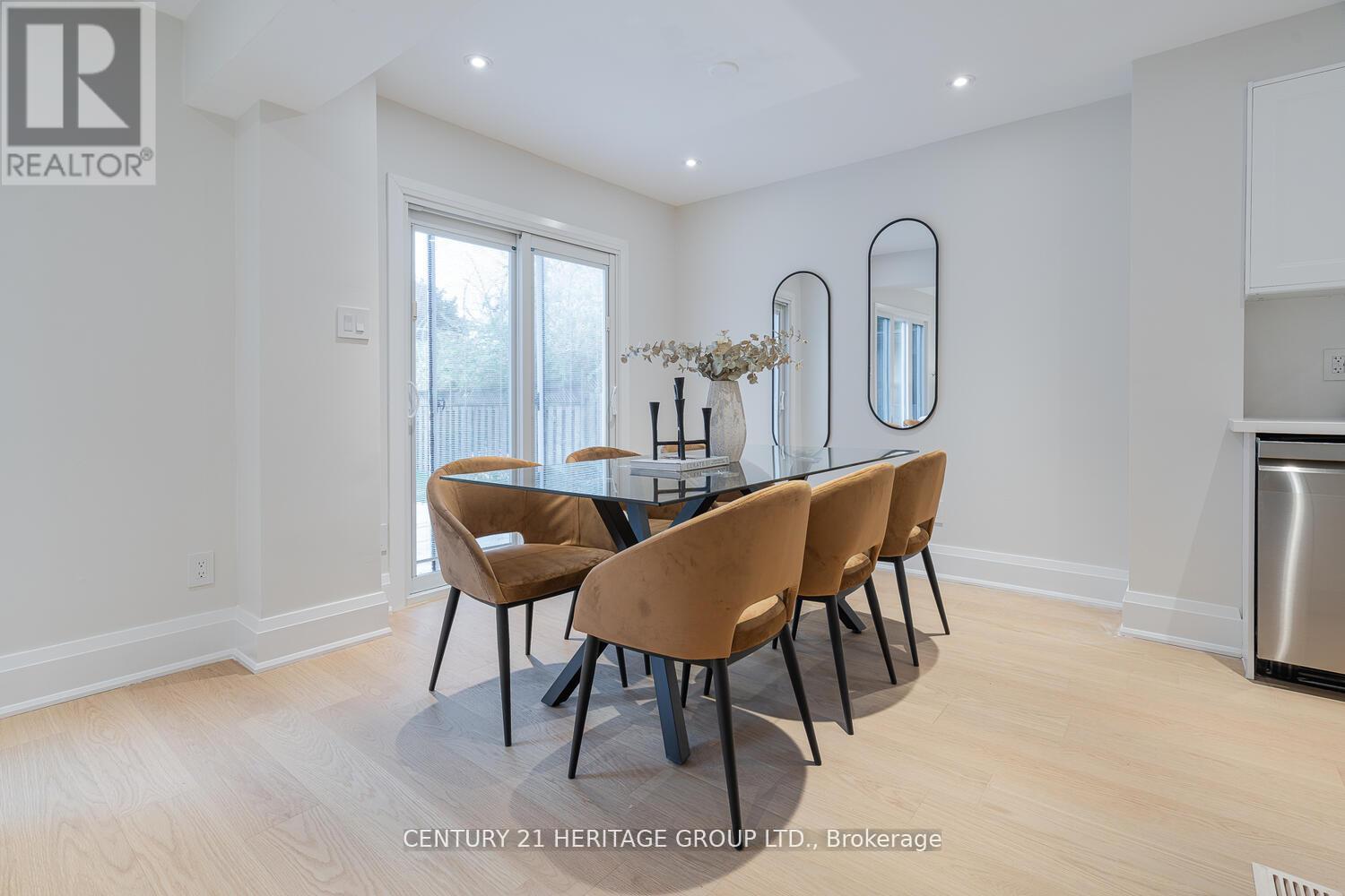 Main - 23 Merrylyn Drive, Richmond Hill, Ontario  L4C 5B1 - Photo 9 - N12571776