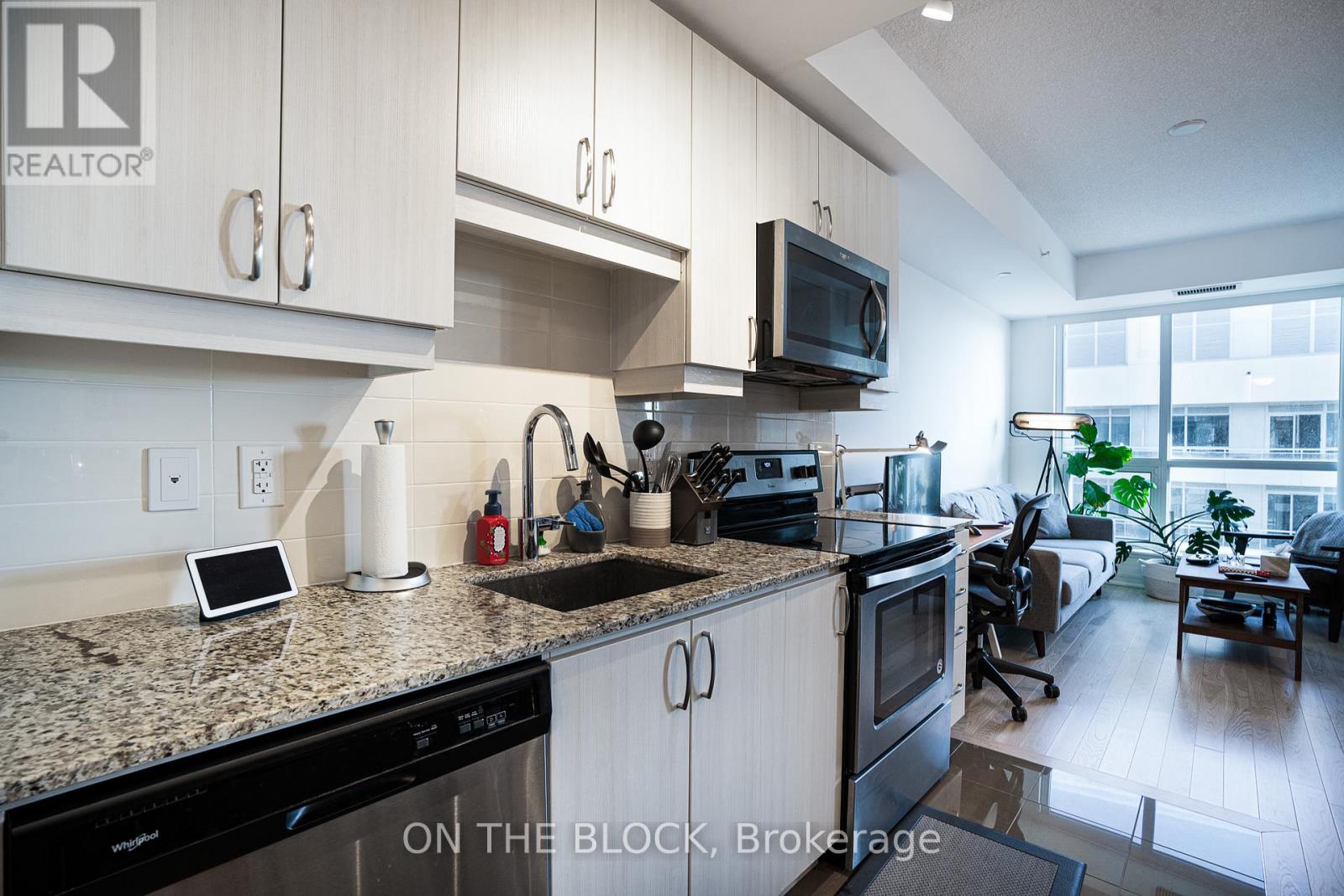 1111 - 9201 Yonge Street, Richmond Hill, Ontario  L4C 1H9 - Photo 11 - N12571798