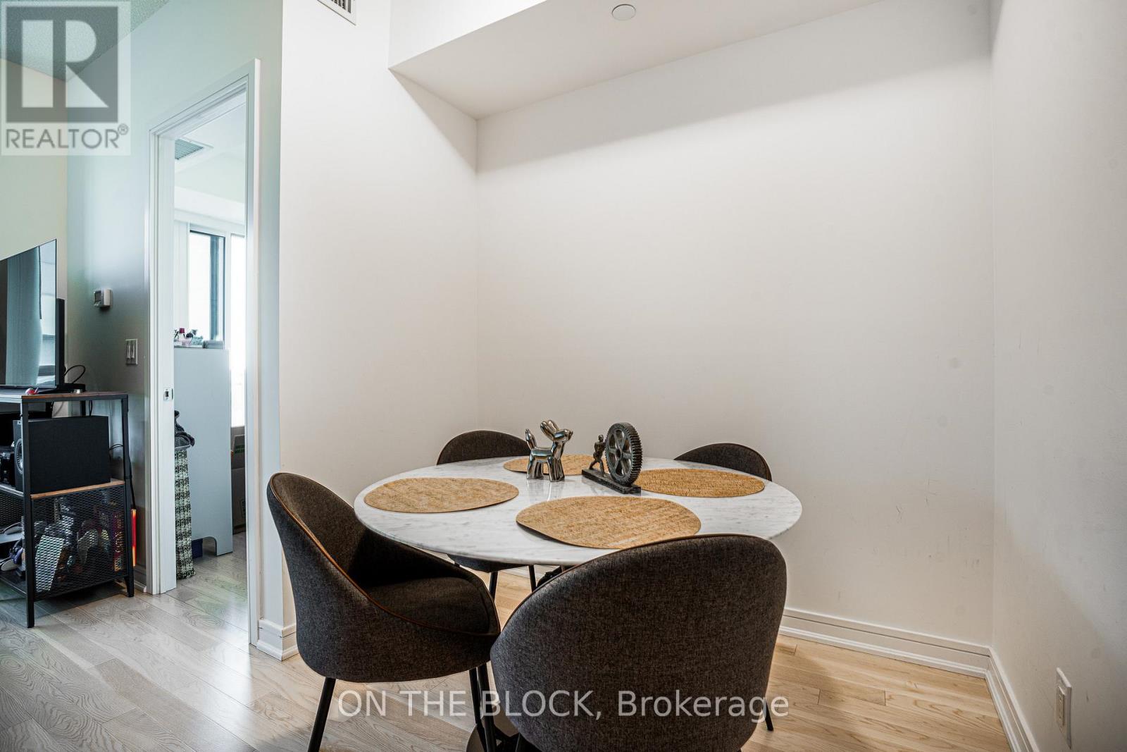 1111 - 9201 Yonge Street, Richmond Hill, Ontario  L4C 1H9 - Photo 13 - N12571798