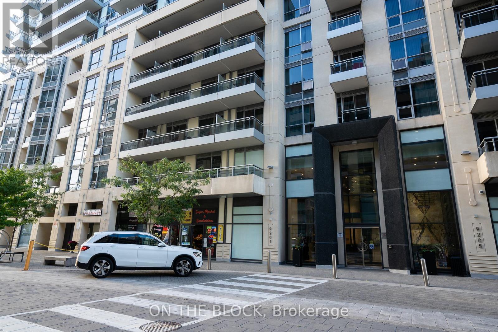 1111 - 9201 Yonge Street, Richmond Hill, Ontario  L4C 1H9 - Photo 2 - N12571798