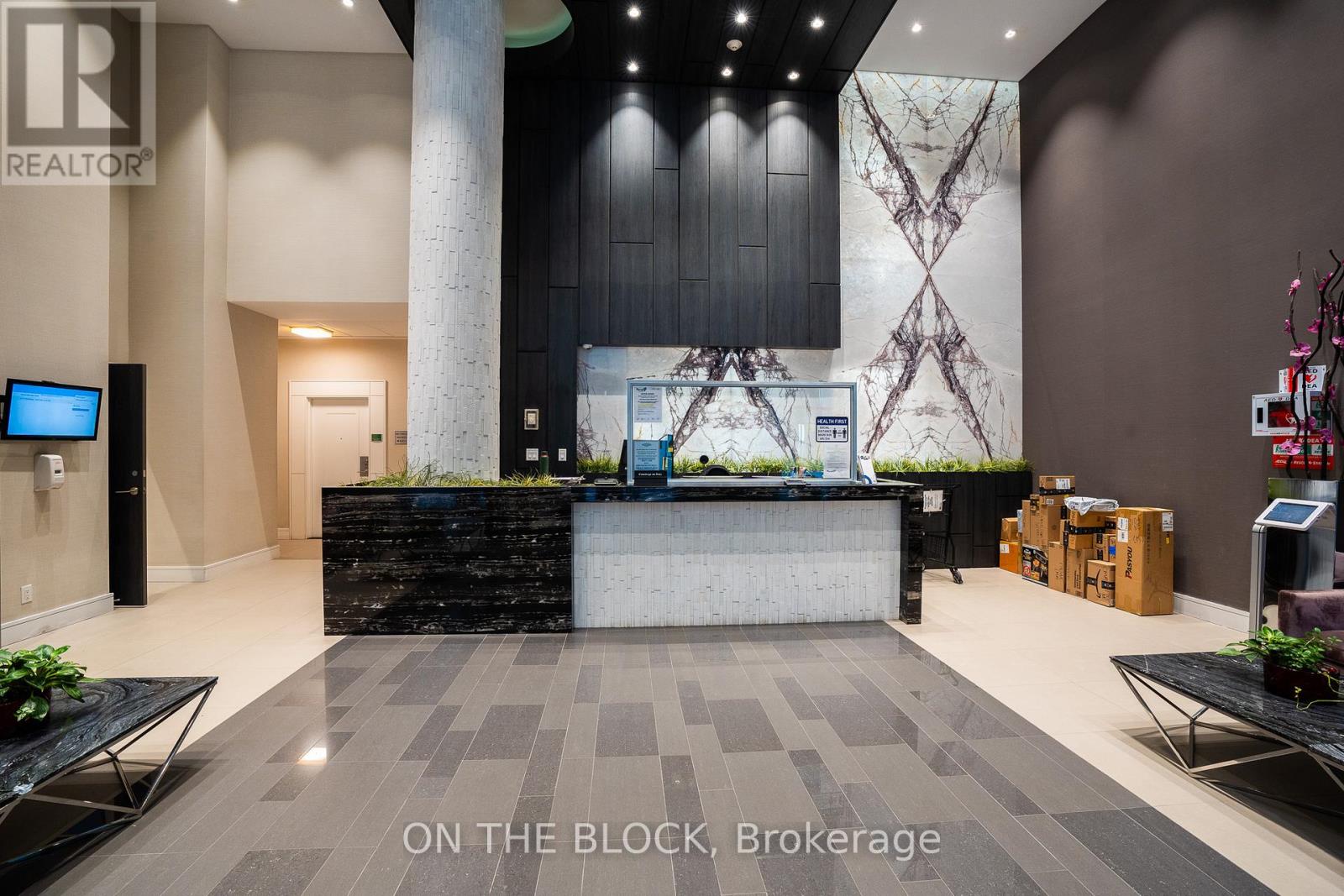 1111 - 9201 Yonge Street, Richmond Hill, Ontario  L4C 1H9 - Photo 4 - N12571798