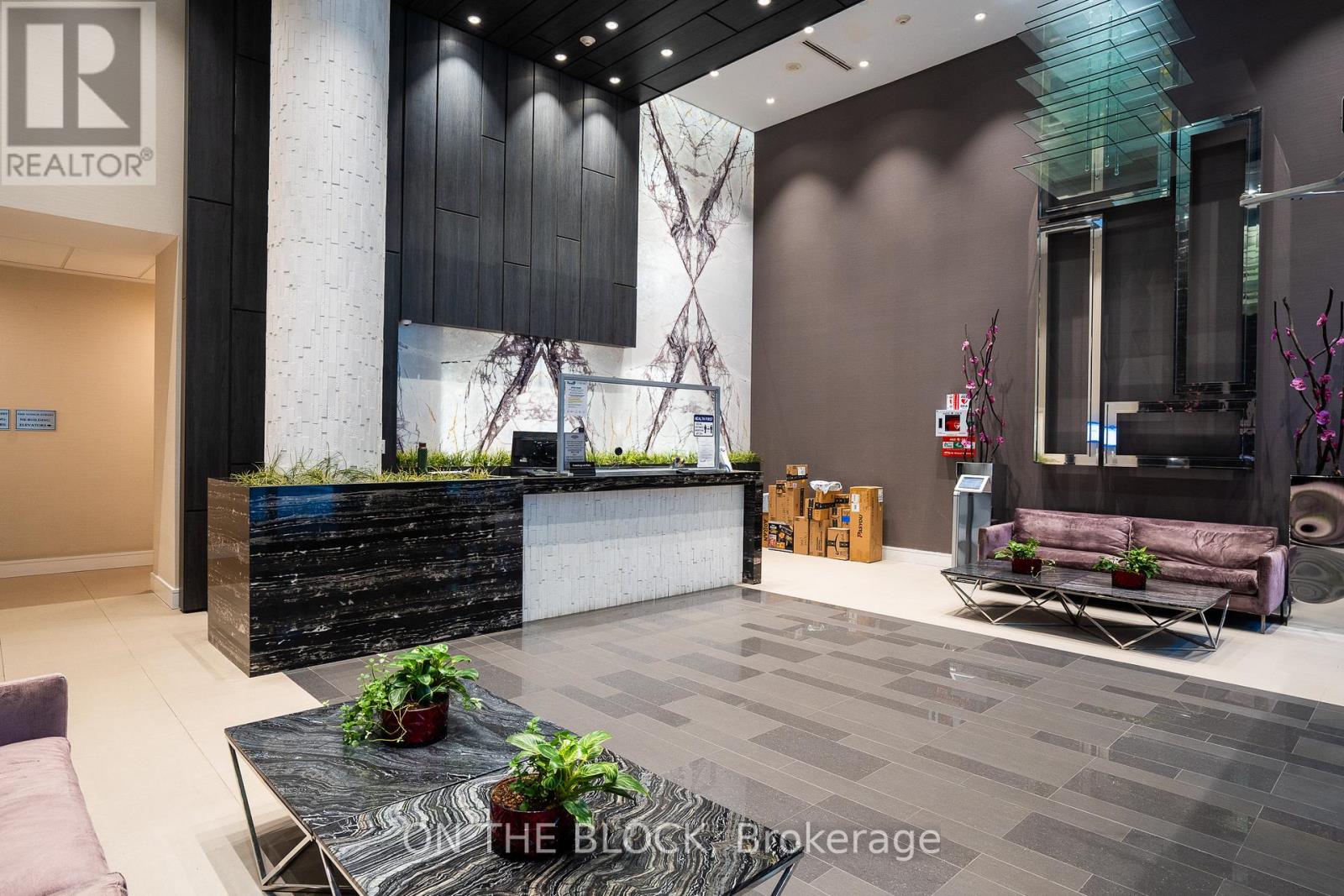 1111 - 9201 Yonge Street, Richmond Hill, Ontario  L4C 1H9 - Photo 5 - N12571798