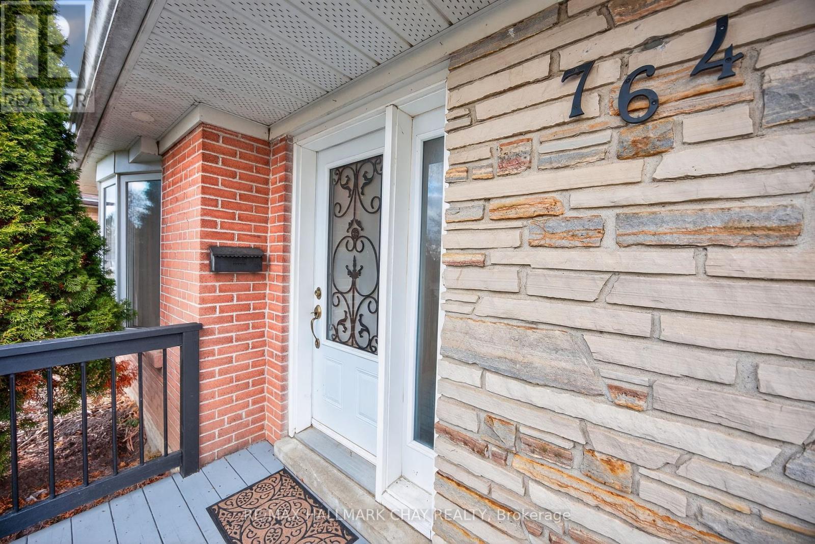 764 Botany Hill Crescent, Newmarket, Ontario  L3Y 3A8 - Photo 2 - N12571832