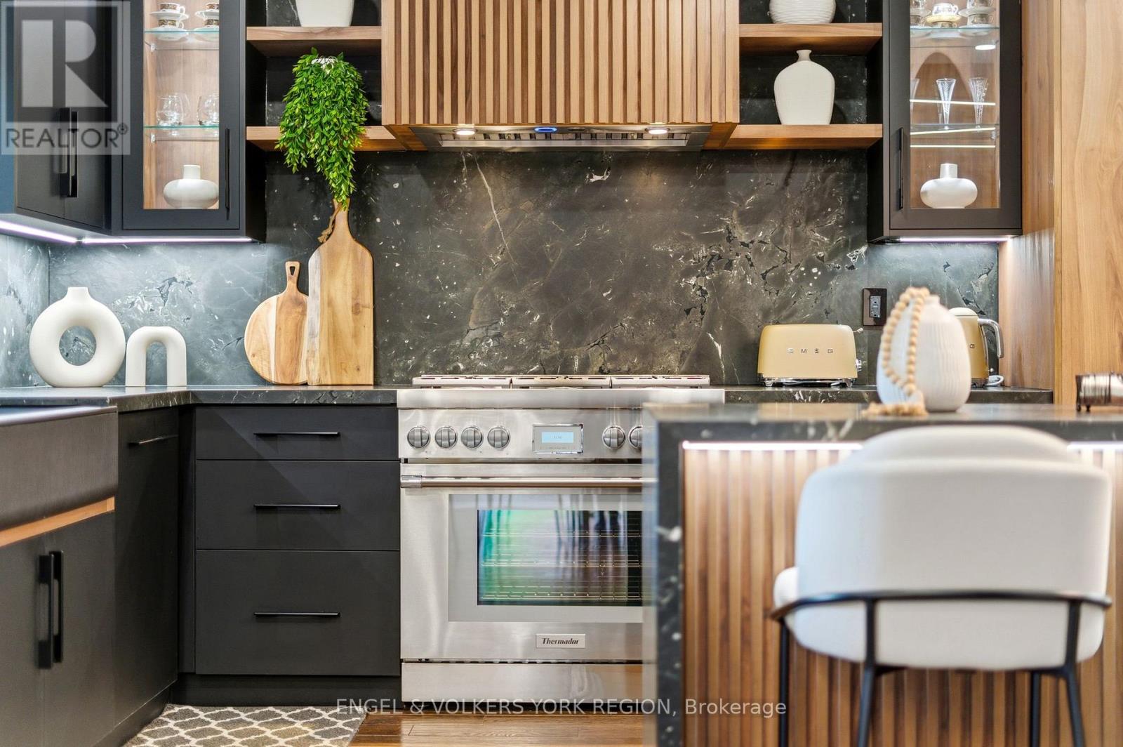 57 Burgosa Court, Vaughan, Ontario  L4L 5C8 - Photo 14 - N12571900