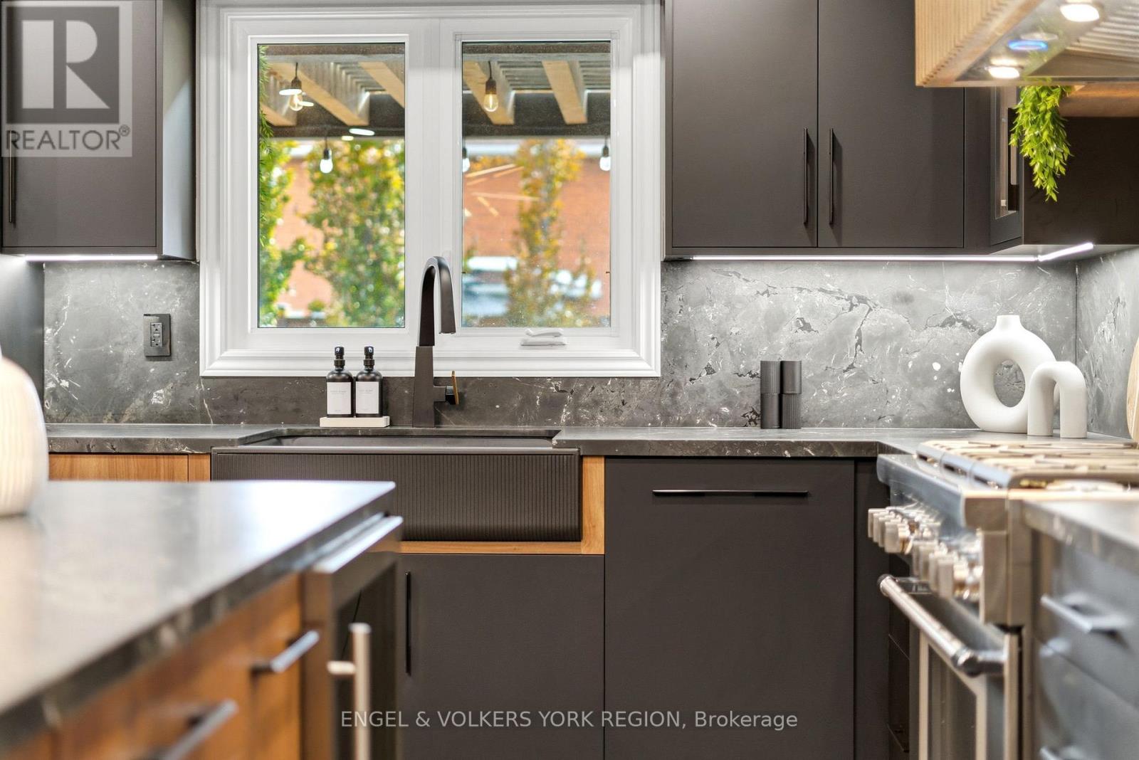 57 Burgosa Court, Vaughan, Ontario  L4L 5C8 - Photo 15 - N12571900