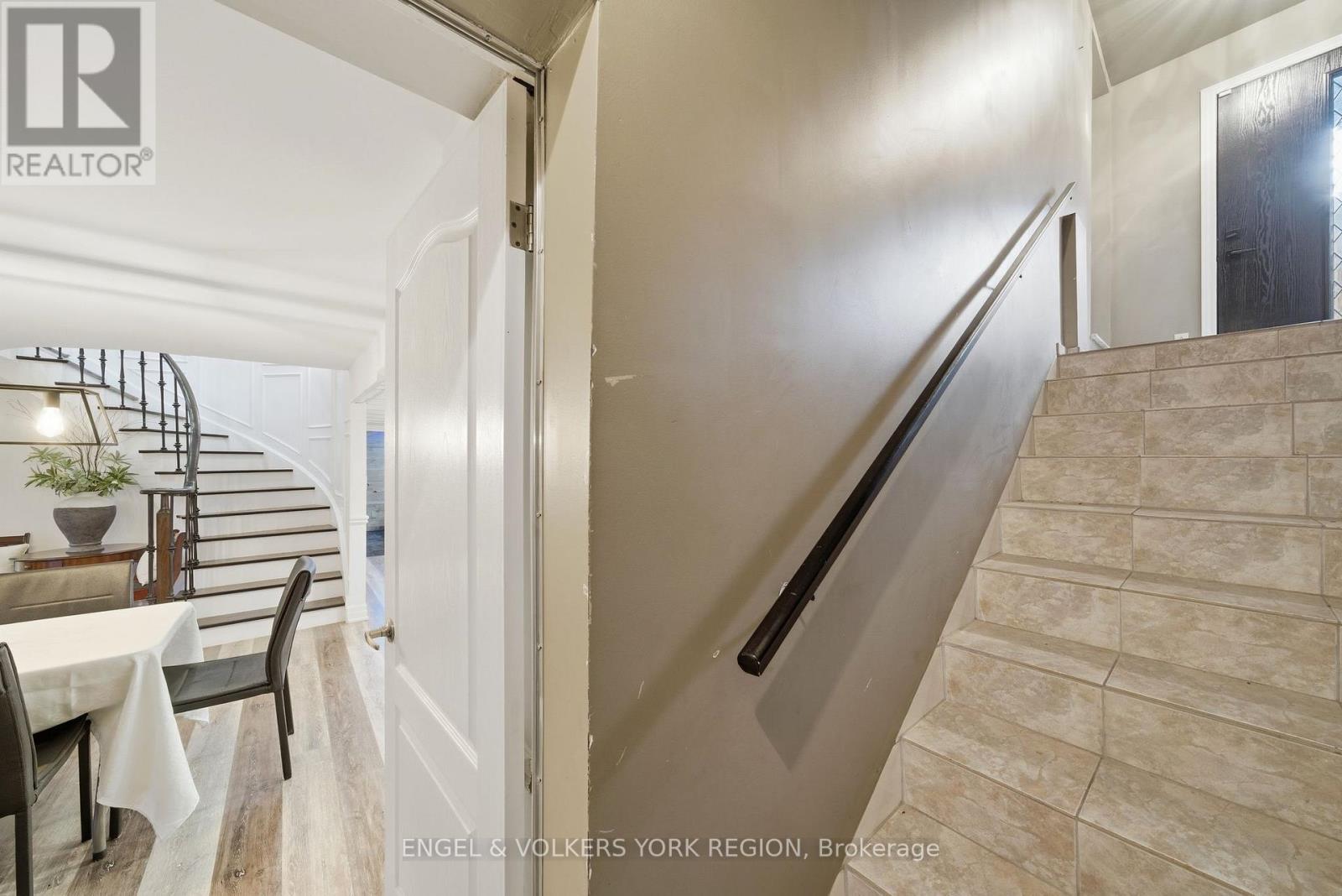 57 Burgosa Court, Vaughan, Ontario  L4L 5C8 - Photo 48 - N12571900